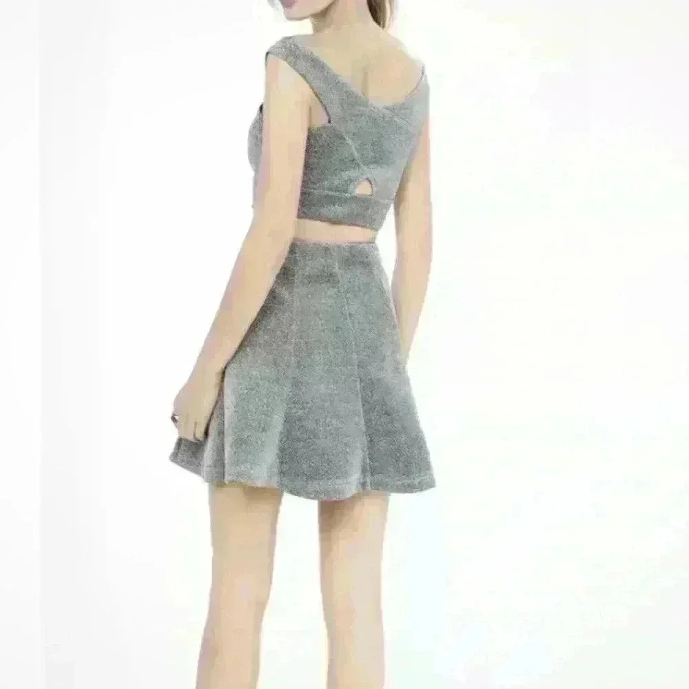 NWT Express Silver Metallic Criss Cross Cut-Out
Crop Тор S and Matching skirt 2 - Picture 11 of 11